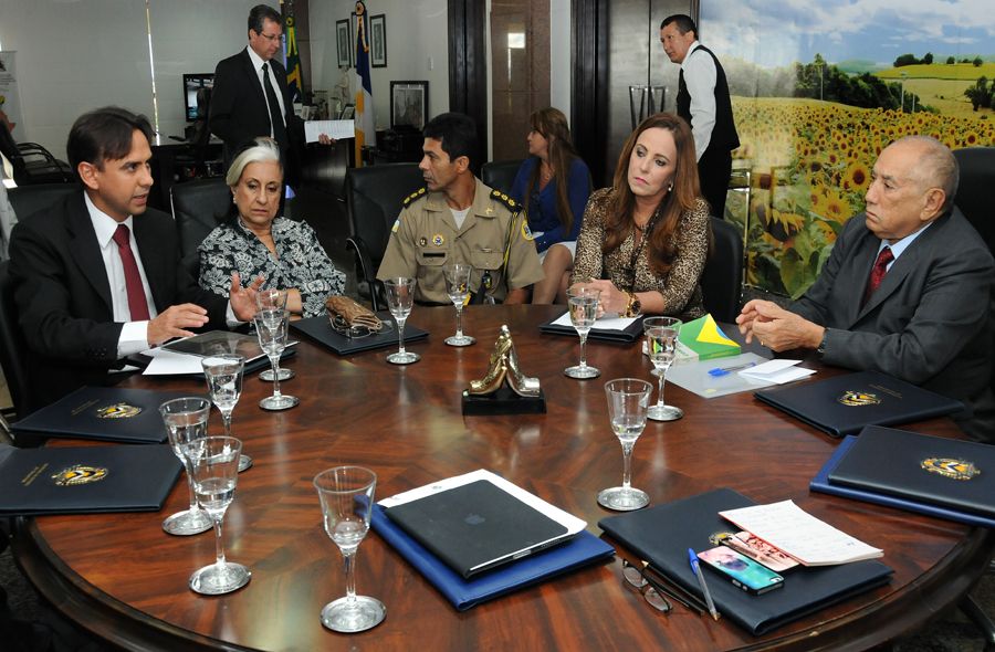 Defensor geral apresenta projeto ao governador e comitiva