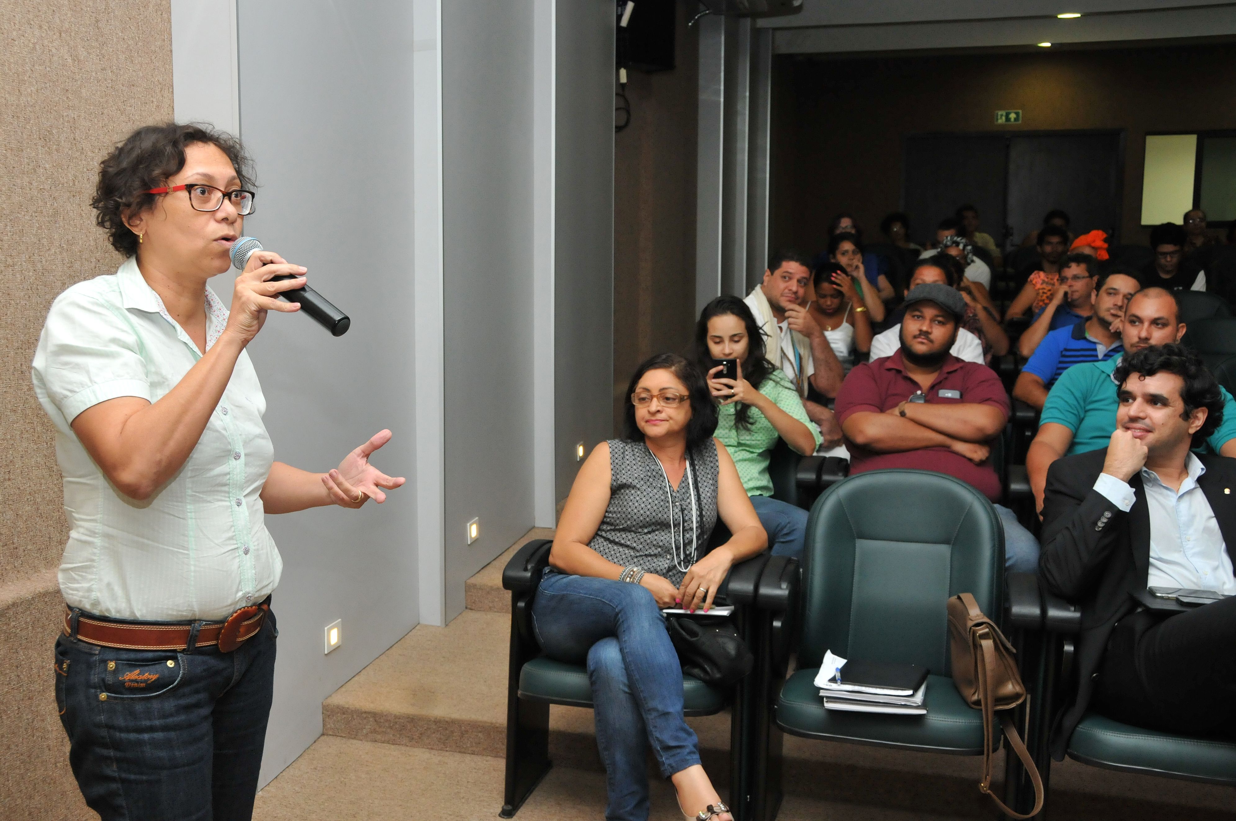 Participação da jornalista Roberta Tum durante o debate