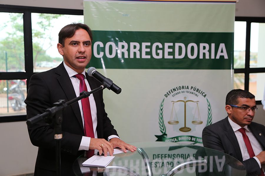 Defensor público geral, Marlon Amorim durante pronunciamento