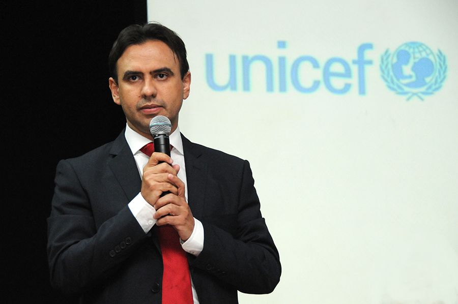 Defensor público geral, Marlon Amorim, durante pronunciamento no Lançamento oficial do Selo Unicef