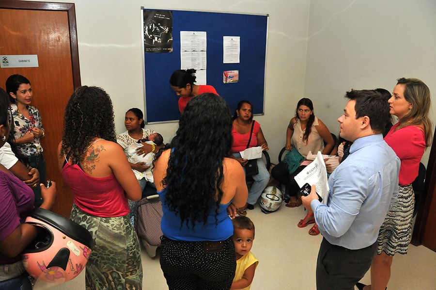 Defensor público Danilo Frasseto Michelini e a Promotora de Justiça Flávia com famíliares