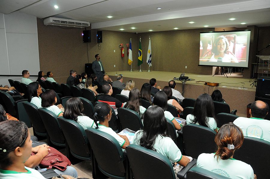 Apresentação de video durante abertura do evento