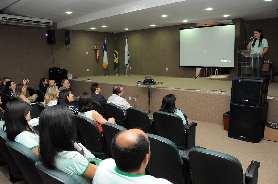 Defensora pública e coordenadora do Justiça Comunitária, Luciana Oliani Braga durante pronunciamento