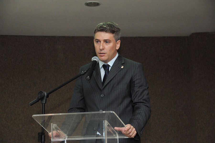 Presidente da - ADPETO, Fábio Monteiro dos Santos durante pronunciamento