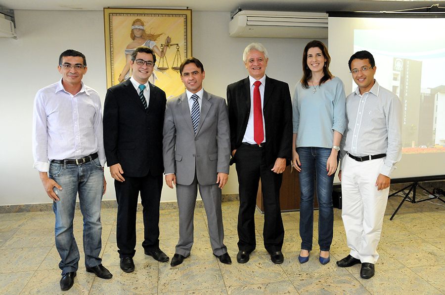 Defensores Neuton Jardim, Pedro Alexandre, defensor geral, Marlon Amorim, Elydia Leda Barros, e Leonardo Oliveira Coelho