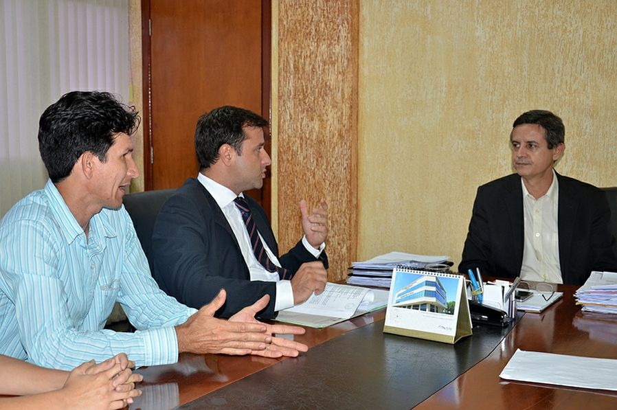 Reunião realizada na SESAU, em 16 de março de 2015.