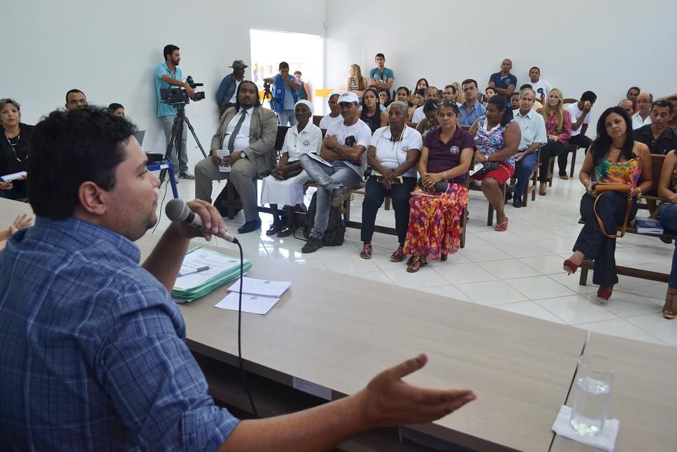 Hud Ribeiro expondo a situação dos quilombolas da região.