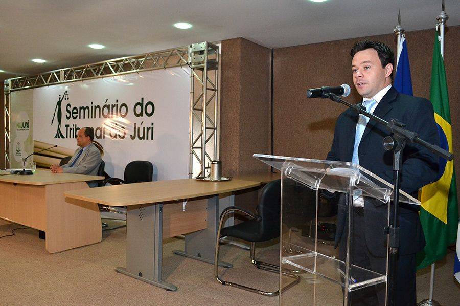 Defensor e coordenador do NUJURI, Danilo Frasseto Michelini em pronunciamento