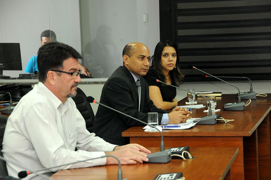 Superintendente do Procon, Dulcelino Stival, defensor Edivan de Carvalho de Miranda e a assessora do MPE Alice Macedo Cordeiro
