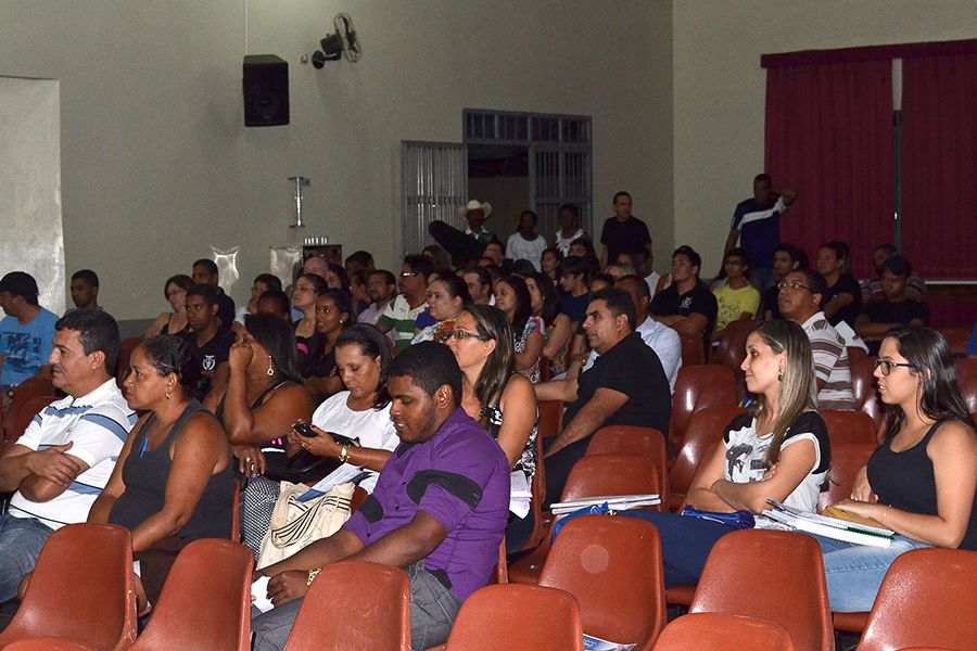 Acadêmicos dos cursos  de Direito, Administração e Ciências Contábeis da Unitins – Fundação Universidade do Tocantins