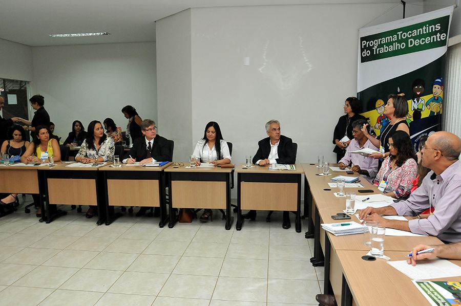 Defensora pública Maurina Jácome Santana durante a reunião do Comitê  Gestor e grupo de Trabalho Executivo.