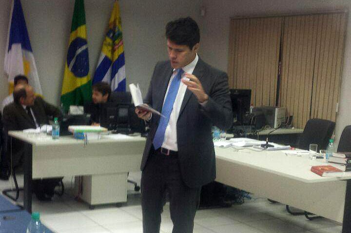 Defensor público Elson Stecca Santana