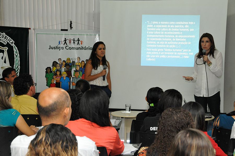 Defensora pública Kenia Martins Pimenta Fernandes e a Elydia Leda Barros