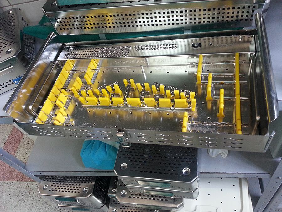 Caixa de instrumentos cirúrgicos onde foi detectada falta de material