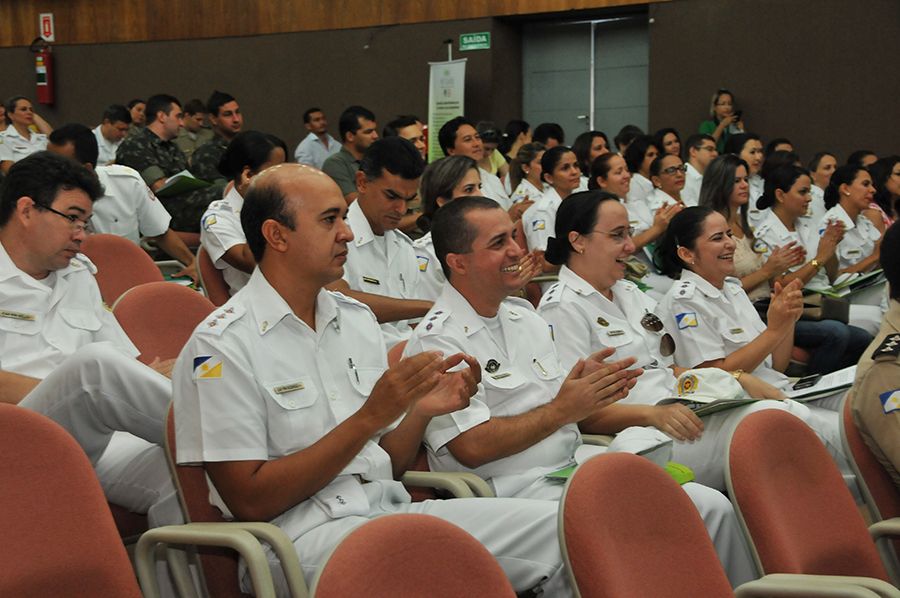 Militares prestigiam apresentação do Coral Canto Nobre, na abertura do I Seminário da Saúde no TJ