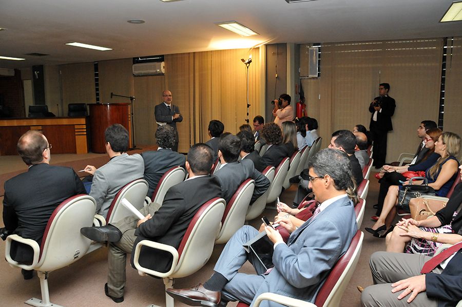 Reunião sobre como será realizado o trabalho durante o Mutirão