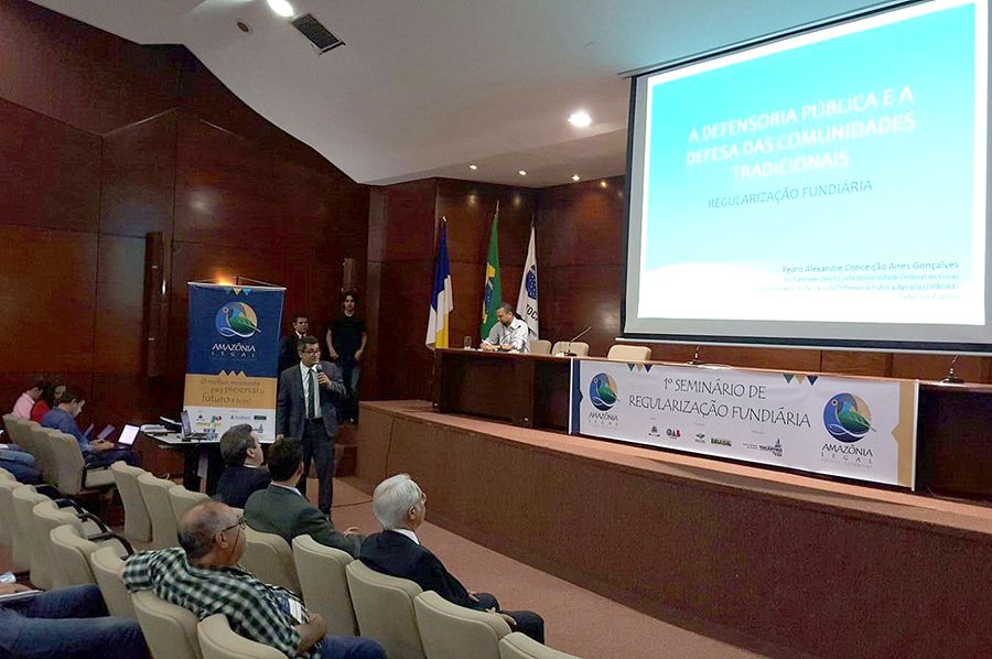 Defensor público e coordenador do Dpagra, Pedro Alexandre durante palestra