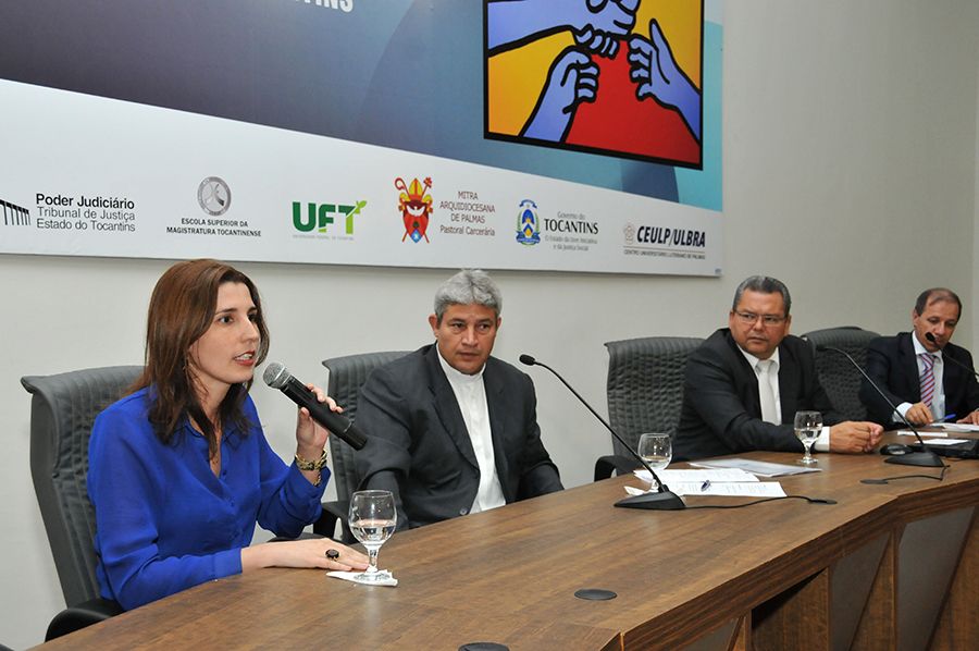 Defensora pública Elydia Leda Barros Monteiro durante pronunciamento