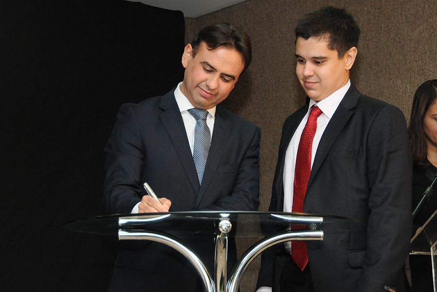 Defensor público geral, Marlon Amorim assina Termo de Posse do defensor público substituto Leonardo Ferreira Mendes