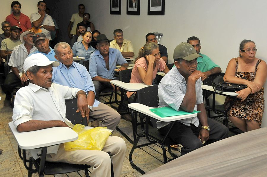 Coordenador do DPAGRA – Núcleo da Defensoria Pública Agrária, Pedro Alexandre durante reunião.