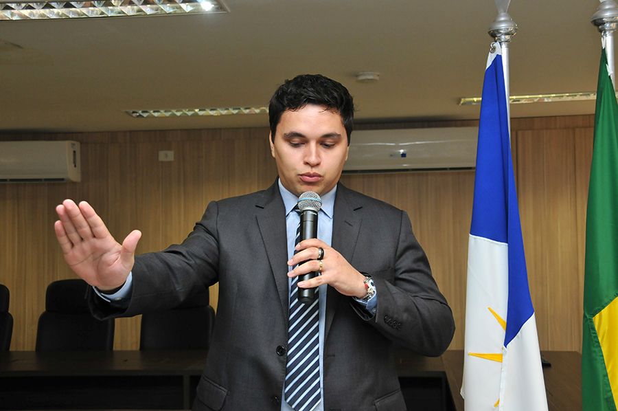 Dianslei Gonçalves Santana durante juramento