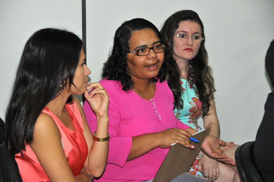 Analista jurídica Julieide Campelo durante explanação