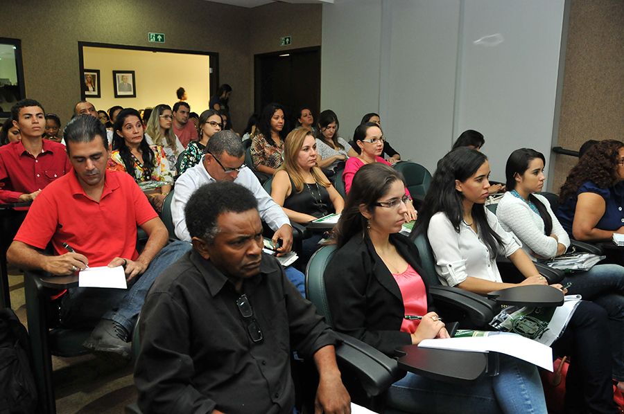 Autoridades, Servidores e Membros durante o seminário
