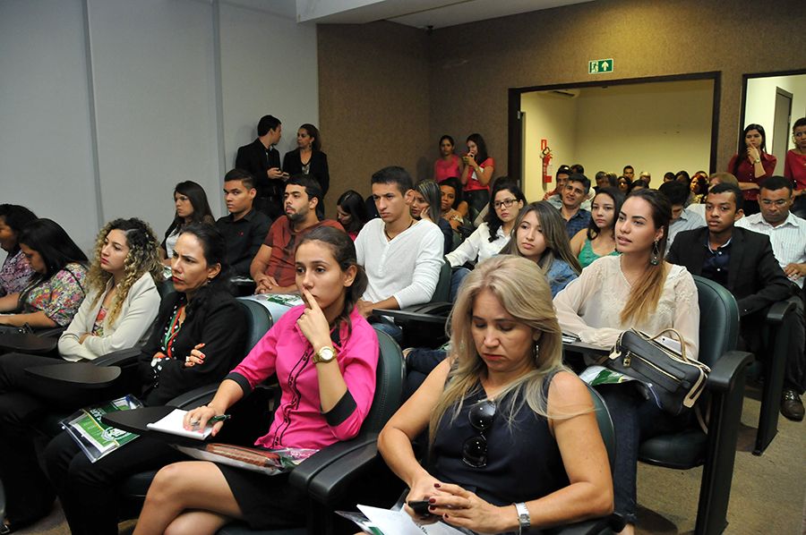 Autoridades, Servidores e Membros durante o seminário