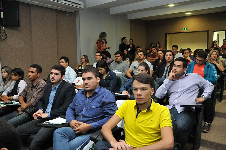 Autoridades, Servidores e Membros durante o seminário