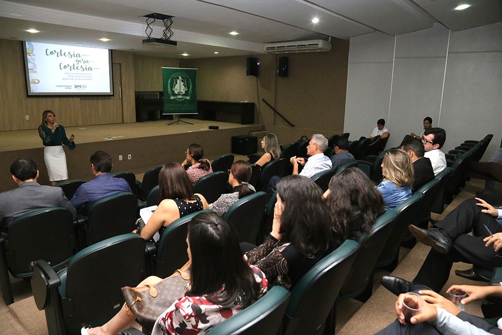 A corregedora-geral da DPE-TO apresentou a campanha "Cortesia Gera Cortesia"