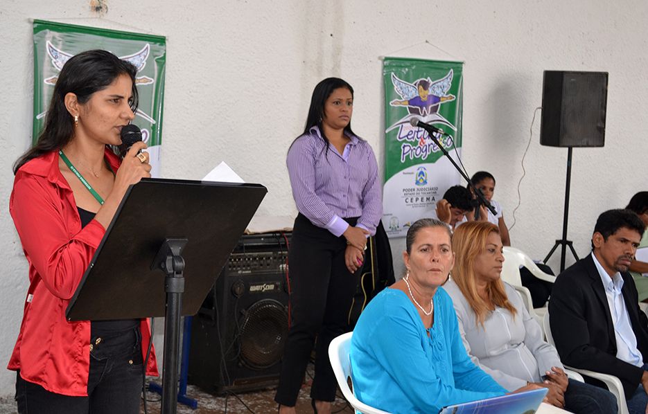 Pedagoga Faraildes Rodrigues Miranda  em pronunciamento