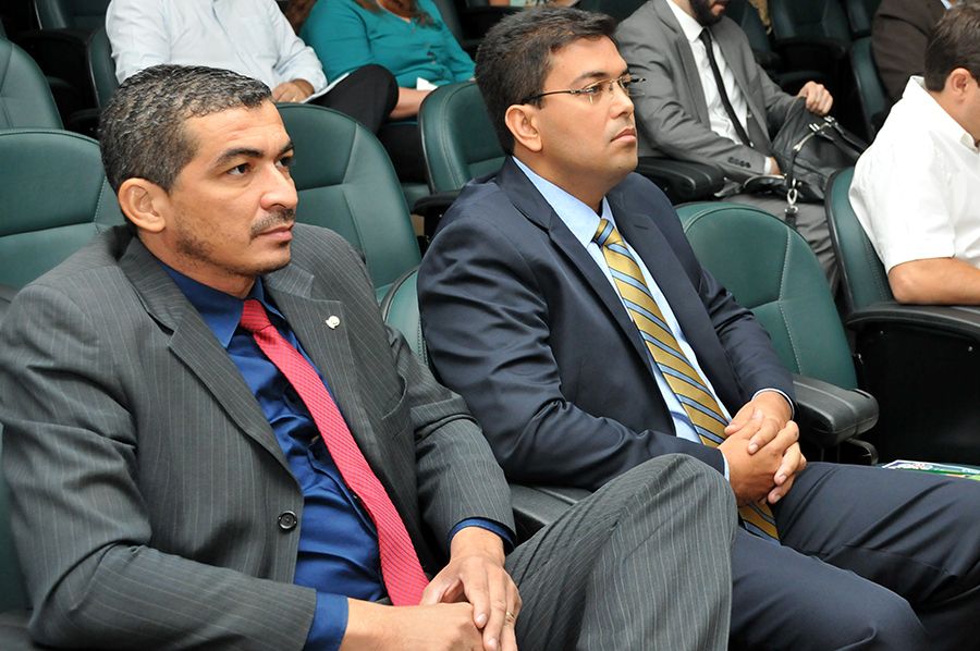 Defensor público e presidente da ADPETO, Neuton Jardim e o defensor público e coordenador do Nudecon Fabrício Brito