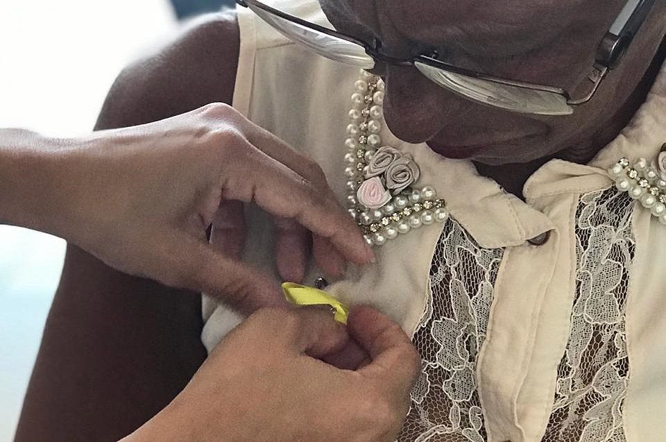 Assistidos de Araguaína receberam um laço da campanha
