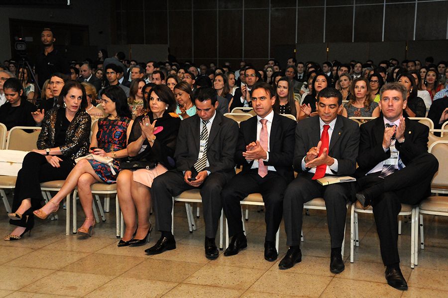 Defensor público geral, Marlon Amorim, defensor Neuton Jardim e o presidente da Associação dos Defensores Públicos do Estado do Tocantins, Fábio Monteiro dos Santos durante abertura do XI Congresso Nacional de Defensores Públicos