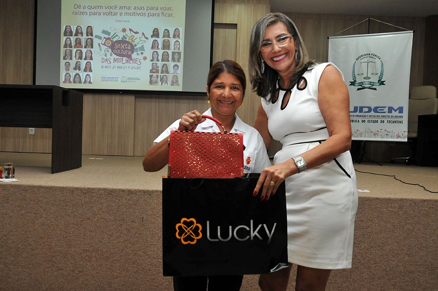 Dona Berenice e a defensora pública Maria do Carmo Cota