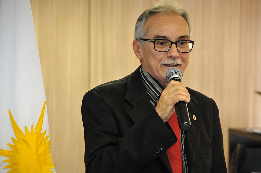 Ricardo Cury, pai do Defensor empossado, durante pronunciamento