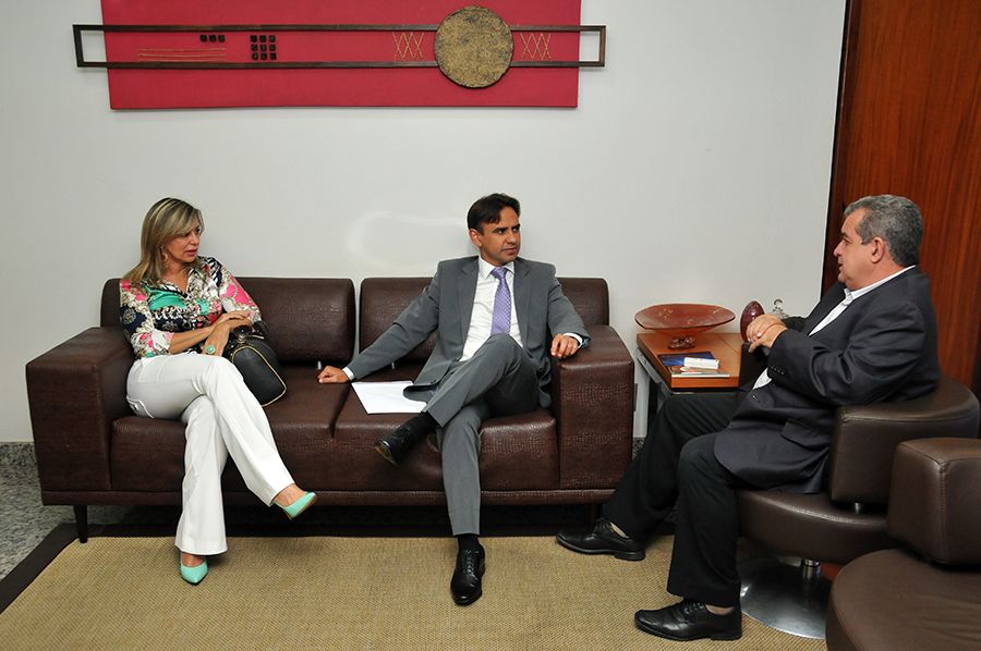 Defensor público geral, Marlon Amorim, secretário da Casa Civil Télio Leão Aires e a corregedora geral Estellamaris Postal
