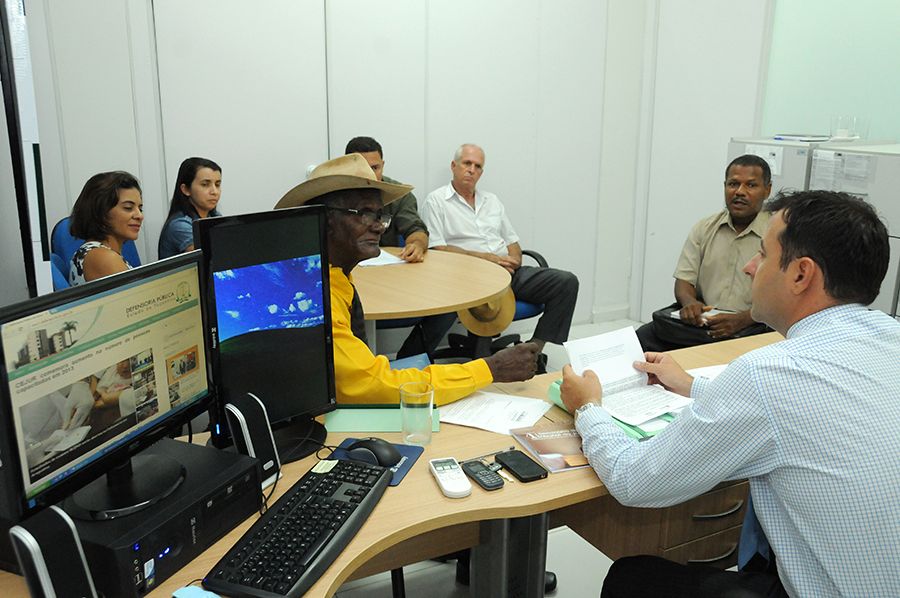 Defensor público Arthur Luis Pádua  recebe representantes do setor Lago Norte