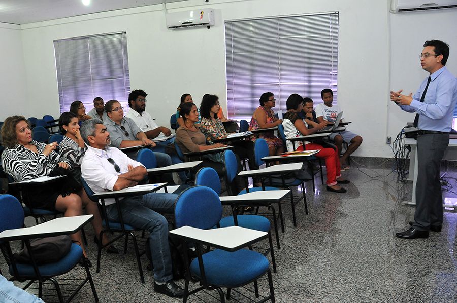Palestra com assessor de assuntos Federativos da Secretária de Proporção de Igualdade Racial da Presidencia da República Marcos William Bezerra de Freitas
