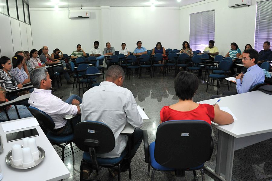Palestra com assessor de assuntos Federativos da Secretária de Proporção de Igualdade Racial da Presidencia da República Marcos William Bezerra de Freitas