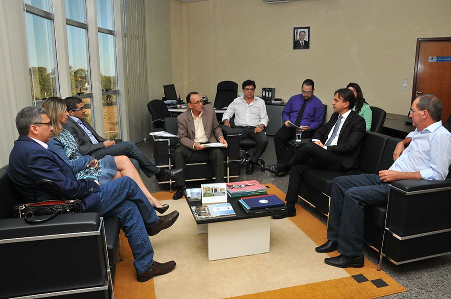 Comissão de defensores públicos durante reunião no Igeprev