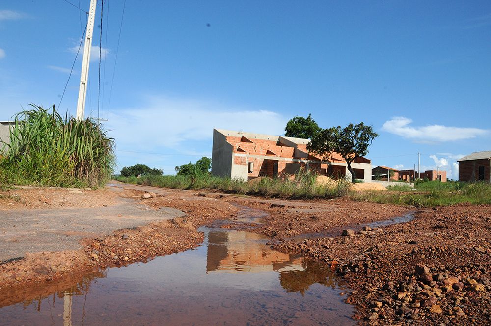 Ruas do setor Bela Vista danificadas pela erosã.
