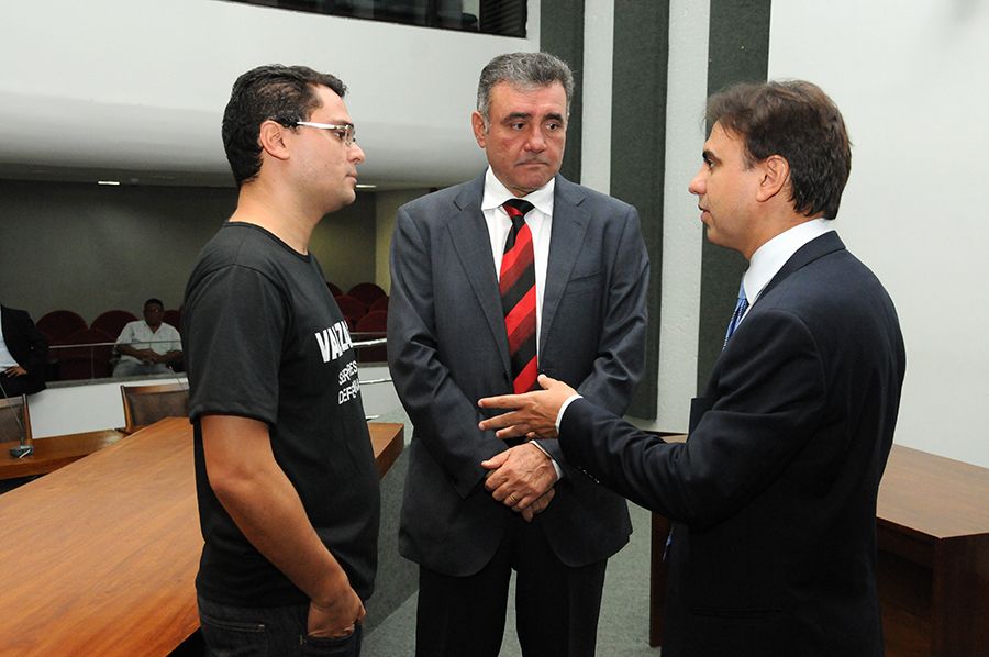 Presidente do sindicato Bruno Guimarães, dep.est. José Augusto Pugliese e o defensor geral Marlon Amorim
