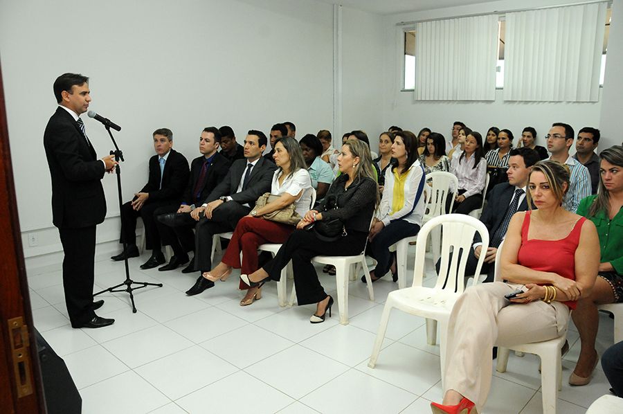 Defensor público geral, Marlon Amorim, durante pronunciamento