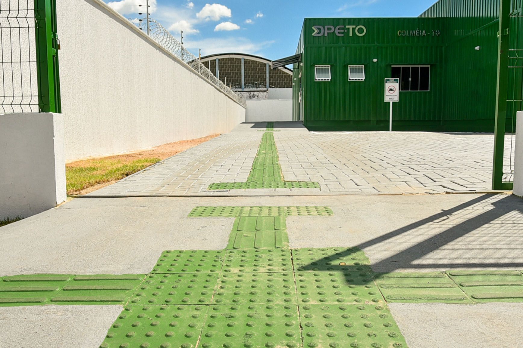 Sinalização na entrada do Econúcleo de Colméia do Tocantins