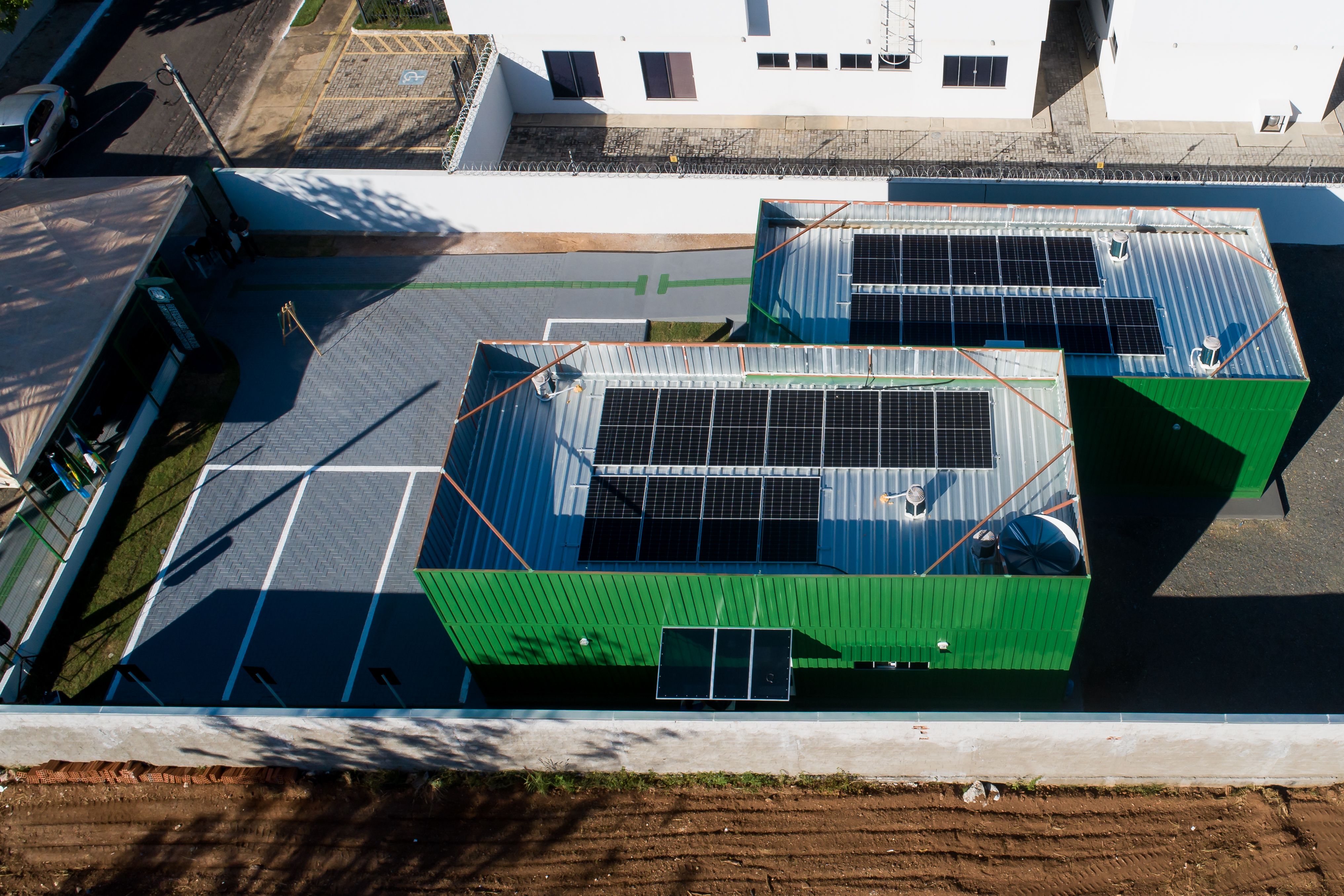 Todos os Econúcleos possuem placas solares para geração de energia