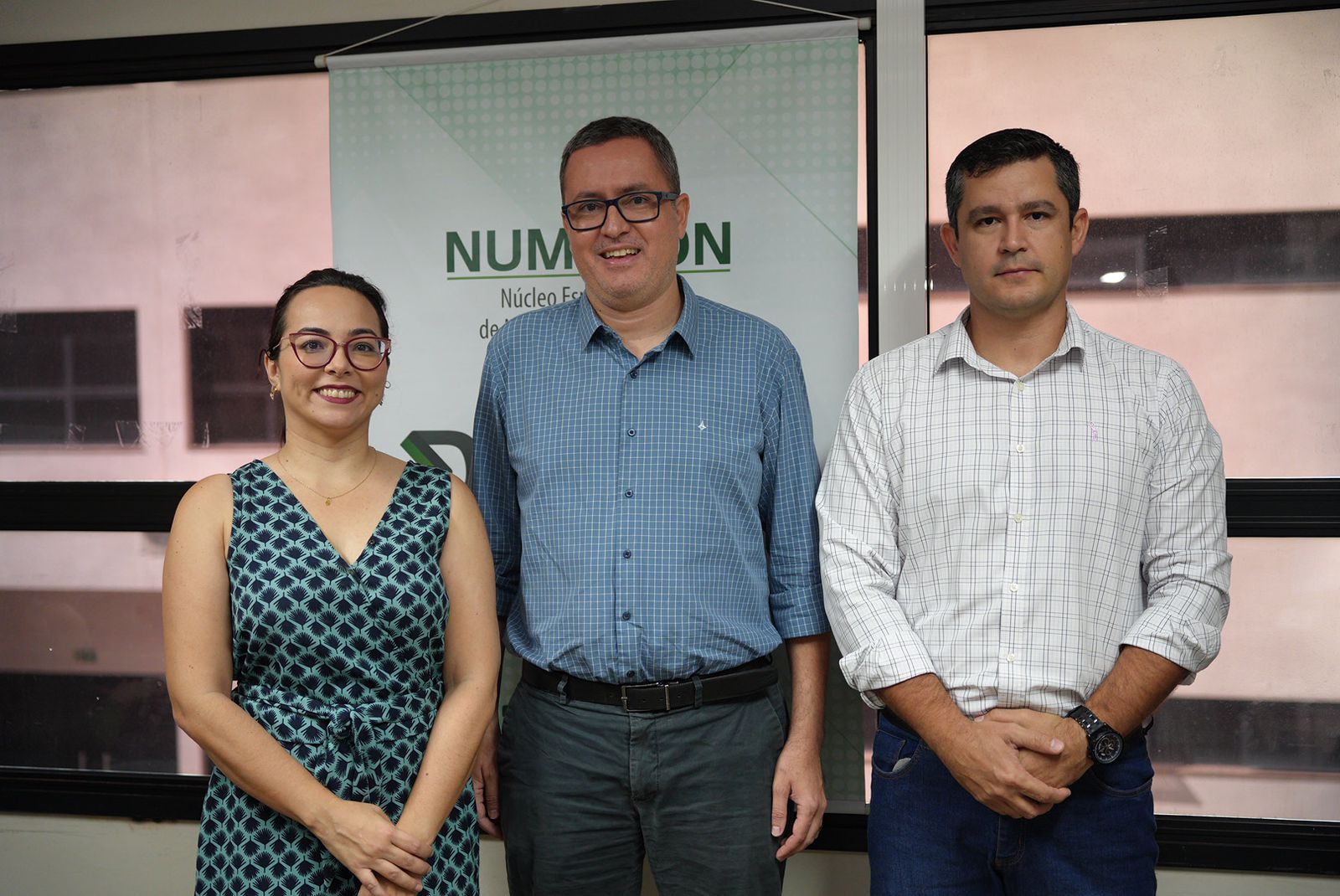 Karla Nogueira, da Adpeto, e Richards Bruno Rodrigues, do Sisdep, com o coordenador do Numecon Palmas, Murilo da Costa Machado