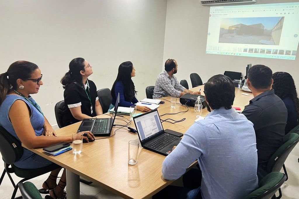 Apresentação técnica dos Econúcleos em reunião entre servidores da DPE-TO e DPE-MT
