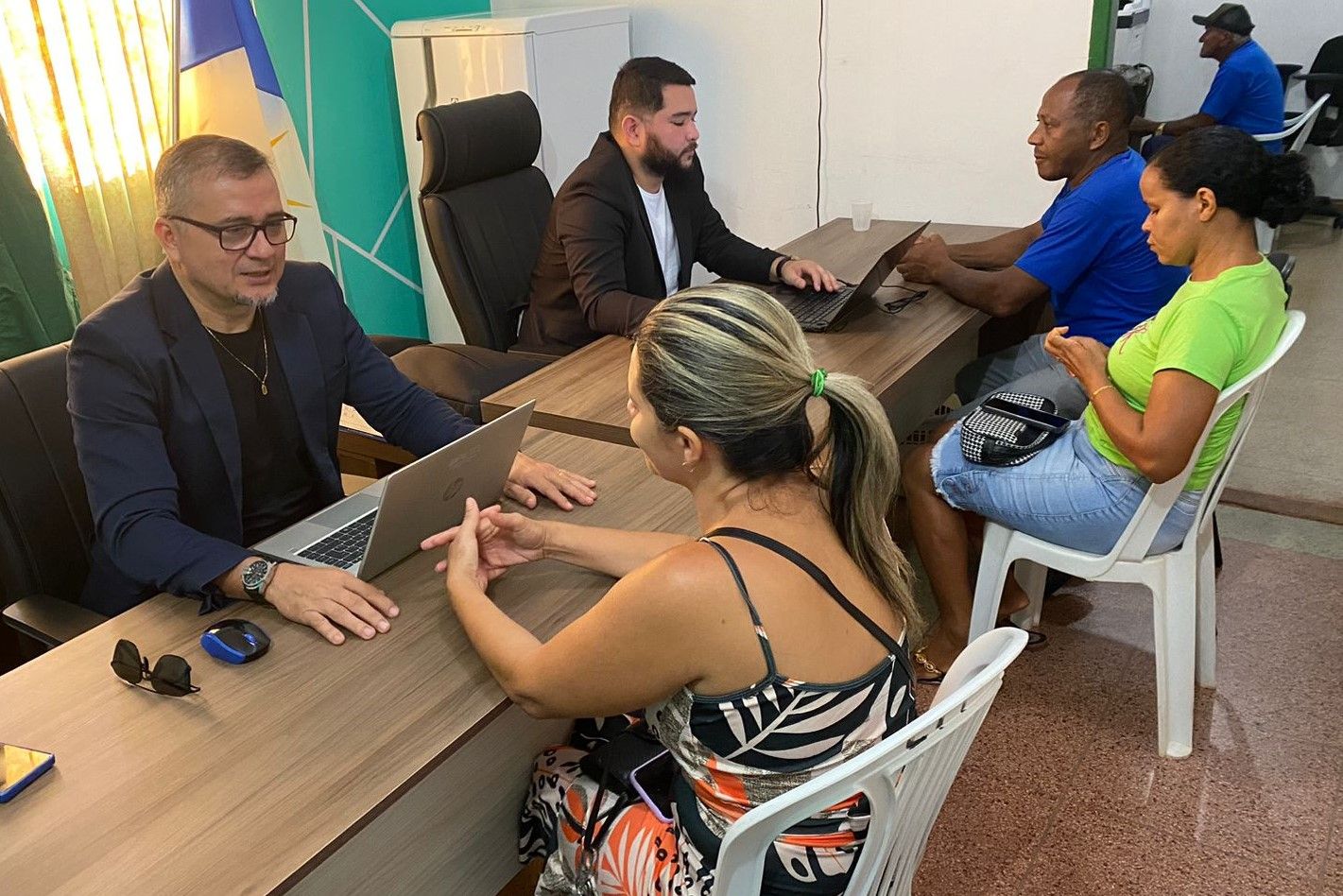 Defensor público Luís da Silva Sá (E) integrou equipe de atendimento na ação em Cachoeirinha
