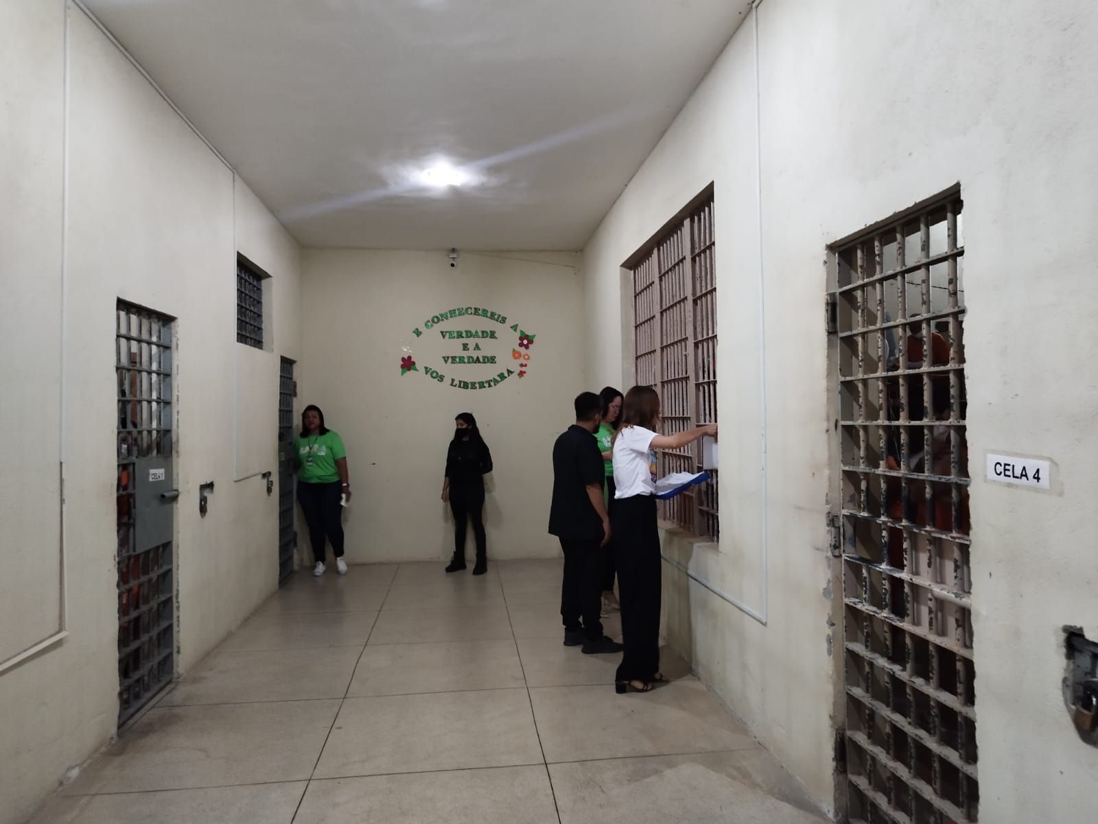 Além dos atendimentos individuais, a equipe realizou inspeção na unidade penal, verificando condições estruturais, de saúde, educação e outras demandas coletivas